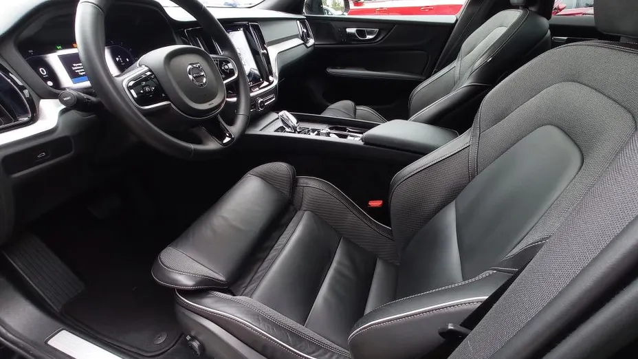 VOLVO V60 V60 B4 D Plus Dark aut