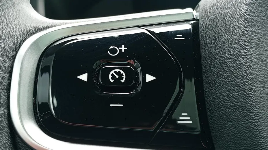 VOLVO V60 V60 B4 D Plus Dark aut