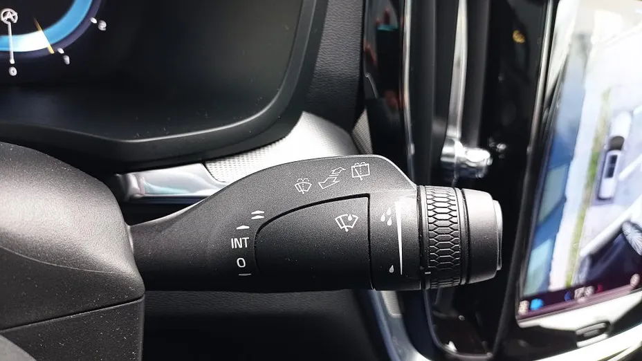 VOLVO V60 V60 B4 D Plus Dark aut