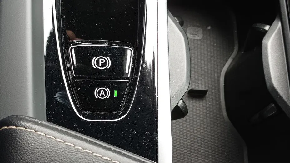 VOLVO V60 V60 B4 D Plus Dark aut