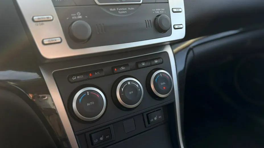MAZDA 6 -