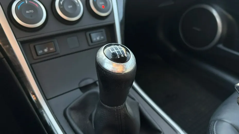 MAZDA 6 -