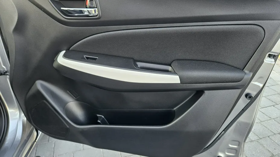 SUZUKI Swift -