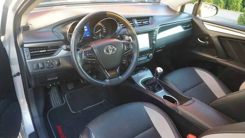 TOYOTA Avensis -