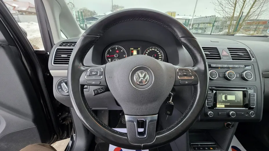 VOLKSWAGEN Touran -
