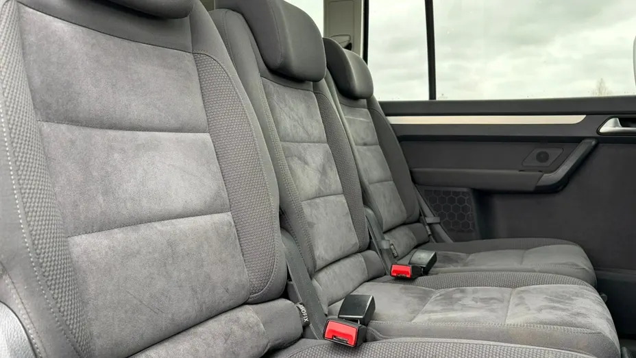 VOLKSWAGEN Touran -