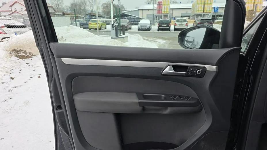 VOLKSWAGEN Touran -