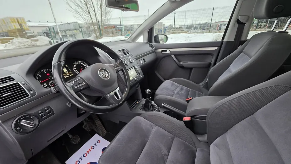 VOLKSWAGEN Touran -