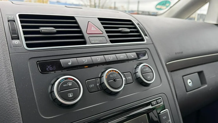 VOLKSWAGEN Touran -