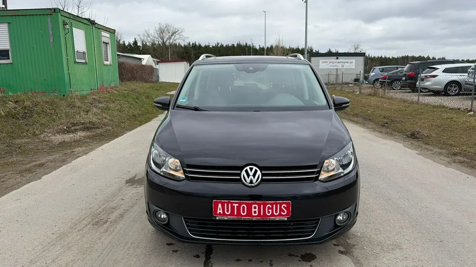 VOLKSWAGEN Touran -