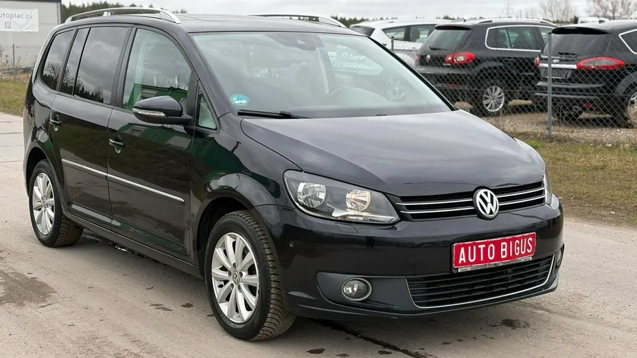 VOLKSWAGEN Touran -
