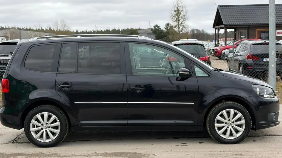 VOLKSWAGEN Touran -