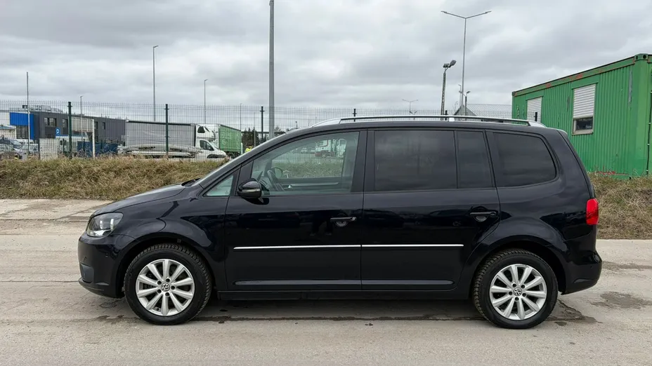 VOLKSWAGEN Touran -