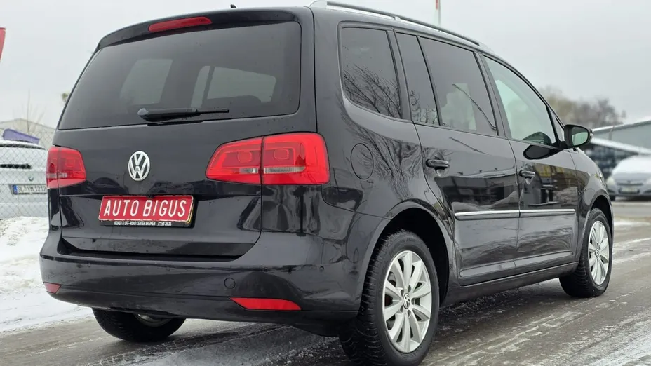 VOLKSWAGEN Touran -