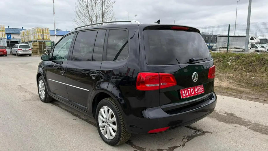 VOLKSWAGEN Touran -