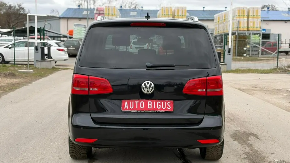 VOLKSWAGEN Touran -