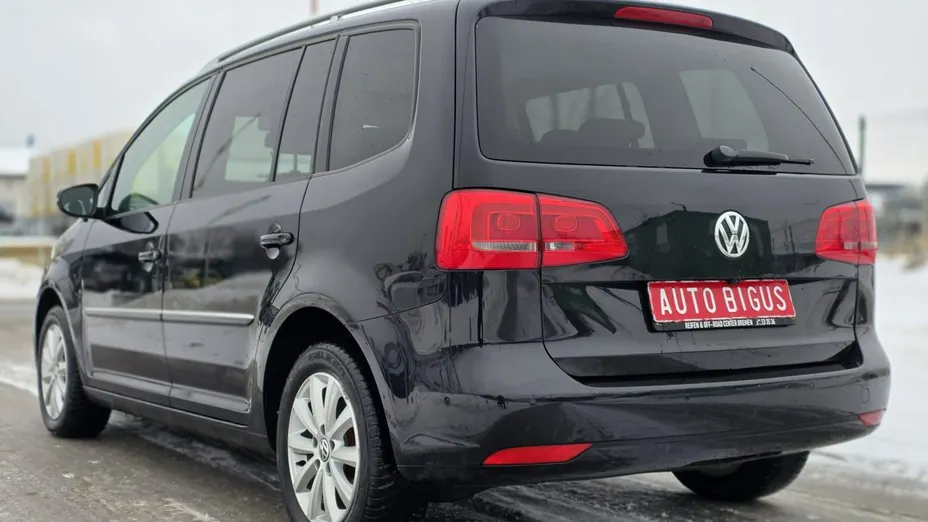VOLKSWAGEN Touran -
