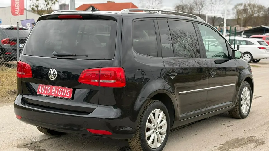 VOLKSWAGEN Touran -