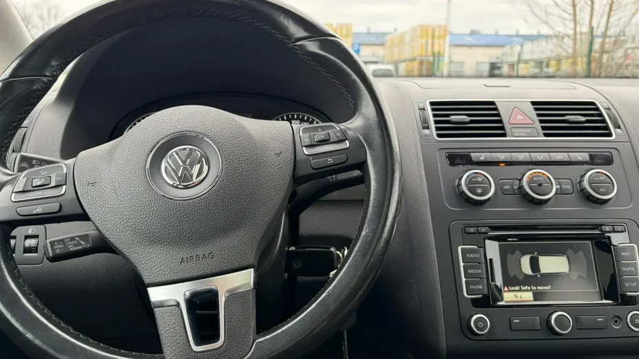 VOLKSWAGEN Touran -