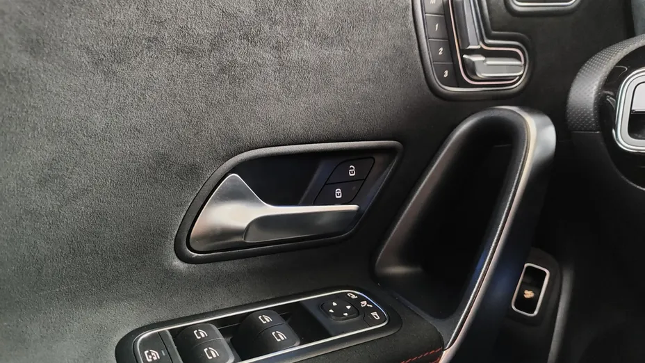 MERCEDES-BENZ CLA CLA 200 AMG Line 7G-DCT