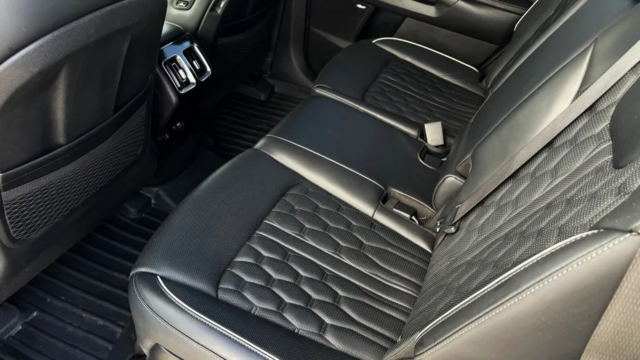 KIA Sorento Sorento 1.6 T-GDI HEV Prestige Line 4WD aut 7os.