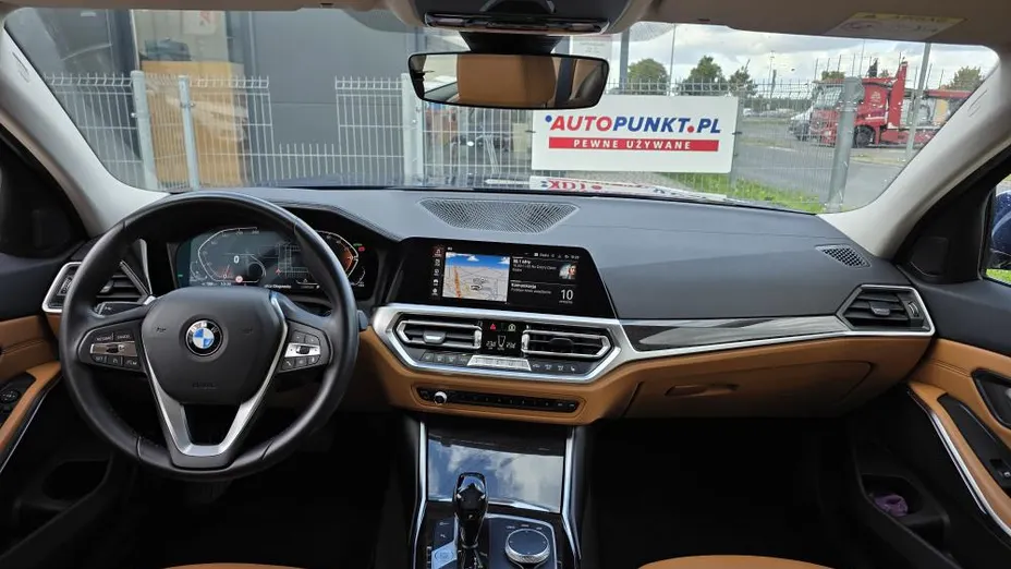 BMW Seria 3 320d xDrive Luxury Line aut