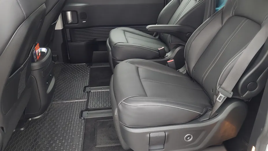 HYUNDAI Staria Staria 1.6 T-GDI HEV Luxury aut Nowy