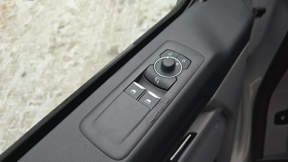 FORD Transit Custom Transit Custom 2.5 PHEV 320 L2H1 Limited (bryg.) CVT