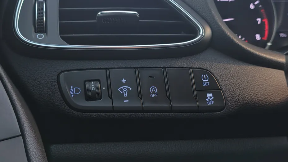 HYUNDAI i30 i30 1.5 DPI Classic +