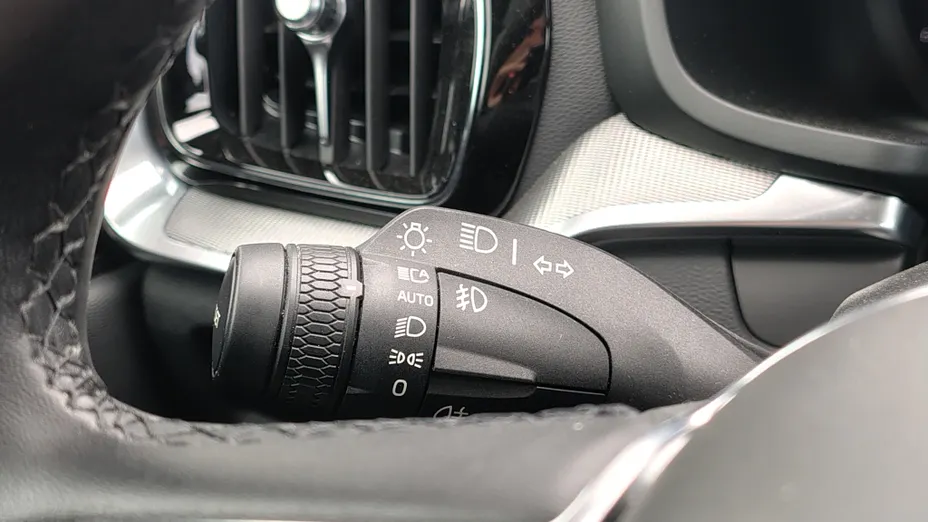 VOLVO V60 V60 B4 D Plus Dark aut