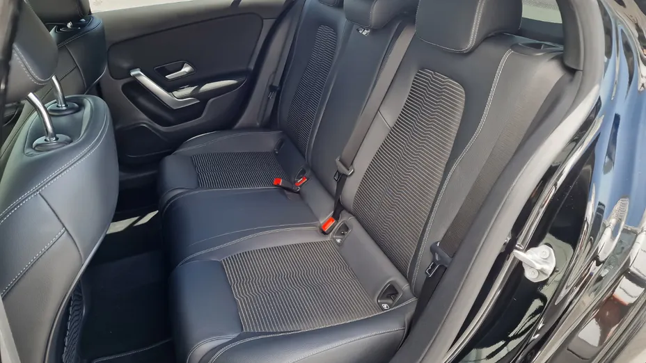 MERCEDES-BENZ A Klasa A 200 d 4-Matic AMG Line 8G-DCT