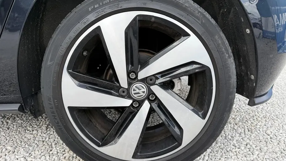 VOLKSWAGEN Polo -
