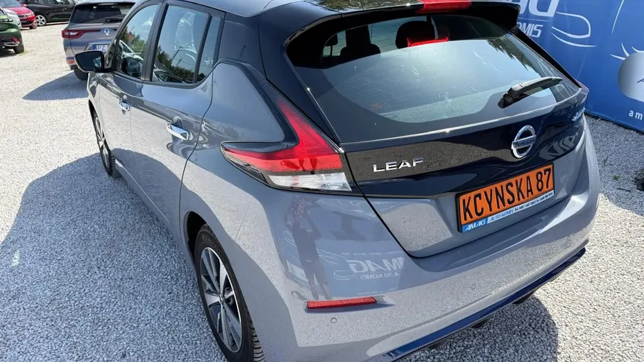 NISSAN Leaf -