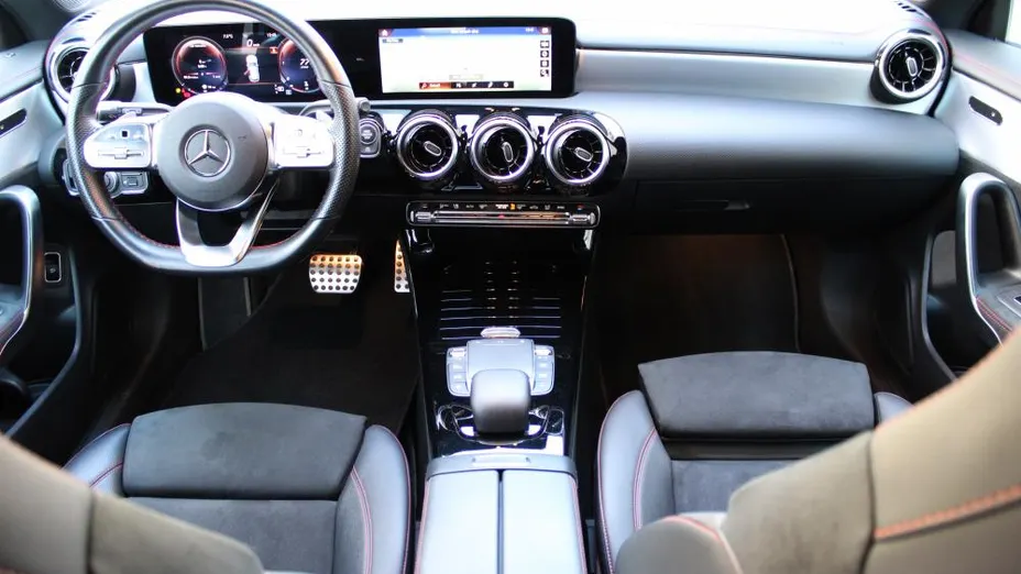 MERCEDES-BENZ CLA CLA 200 d AMG Line 8G-DCT