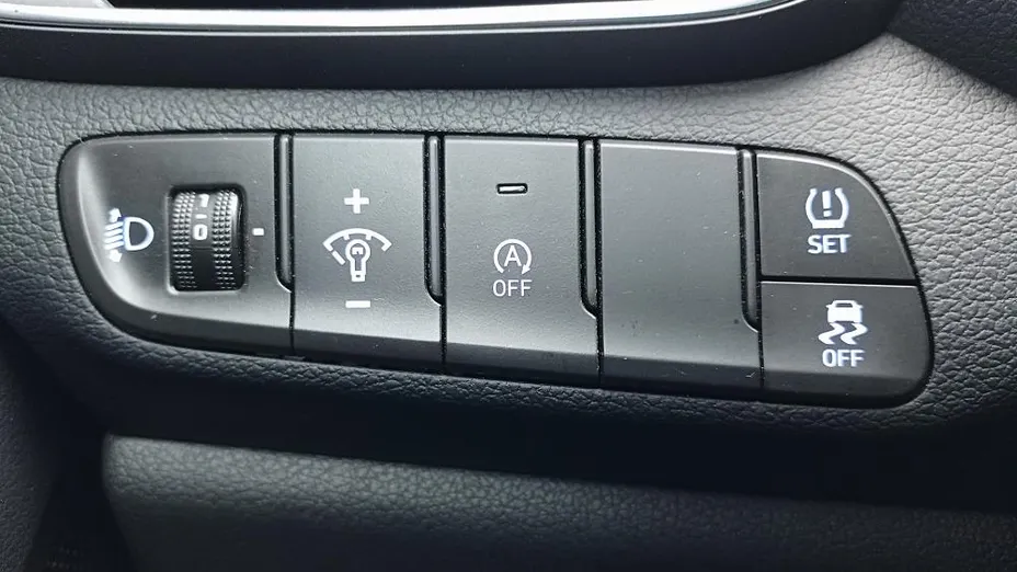 HYUNDAI i30 i30 1.5 DPI Classic +