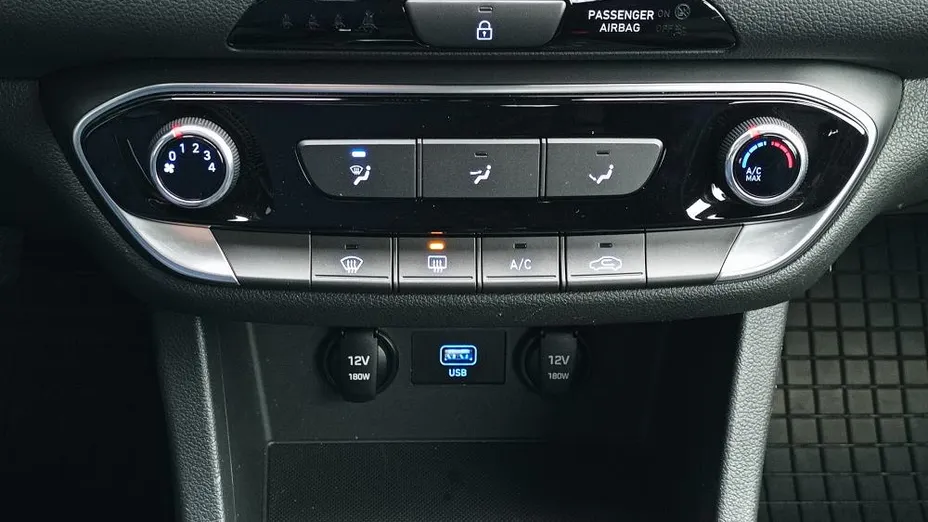 HYUNDAI i30 i30 1.5 DPI Classic +