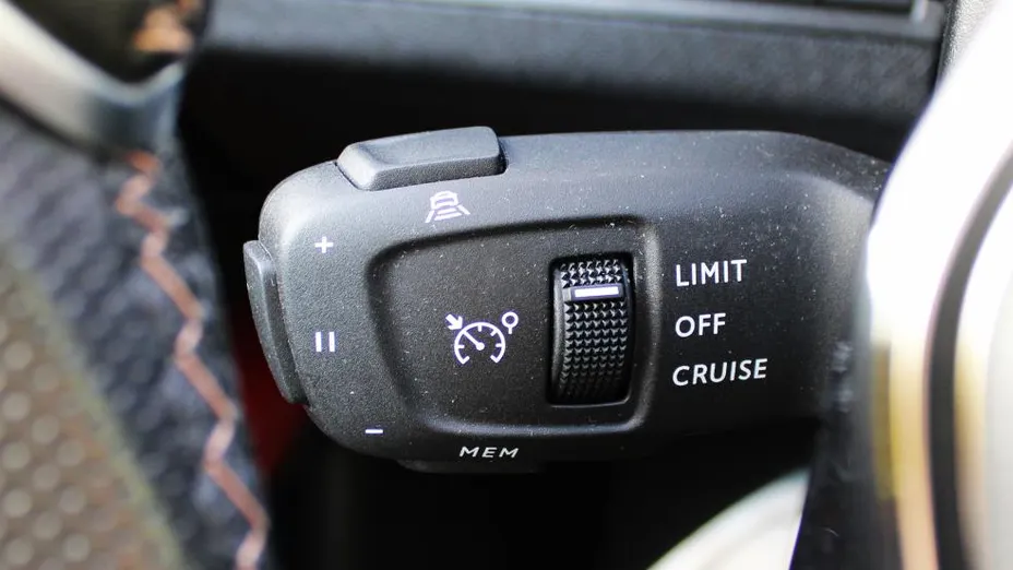 PEUGEOT 5008 5008 1.6 PureTech GT Pack S&S EAT8