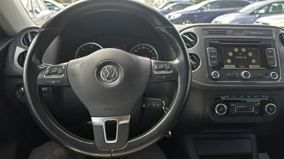 VOLKSWAGEN Tiguan -