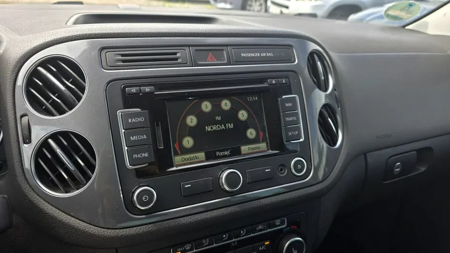VOLKSWAGEN Tiguan -