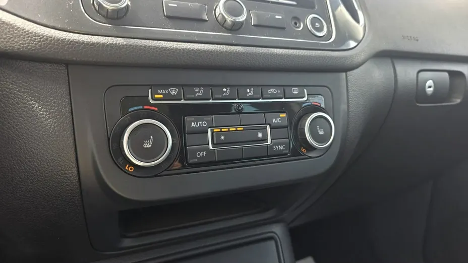 VOLKSWAGEN Tiguan -
