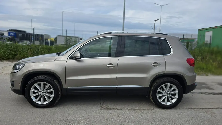 VOLKSWAGEN Tiguan -