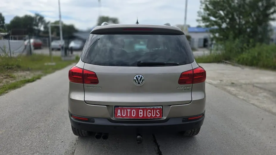VOLKSWAGEN Tiguan -