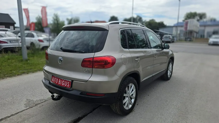 VOLKSWAGEN Tiguan -