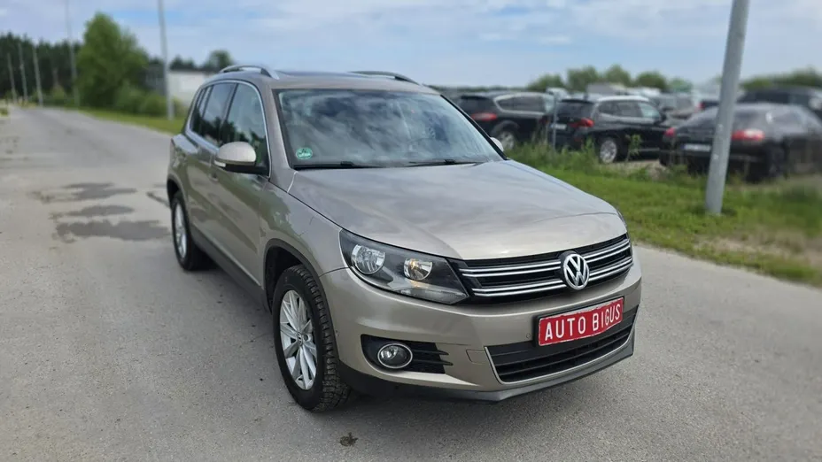 VOLKSWAGEN Tiguan -