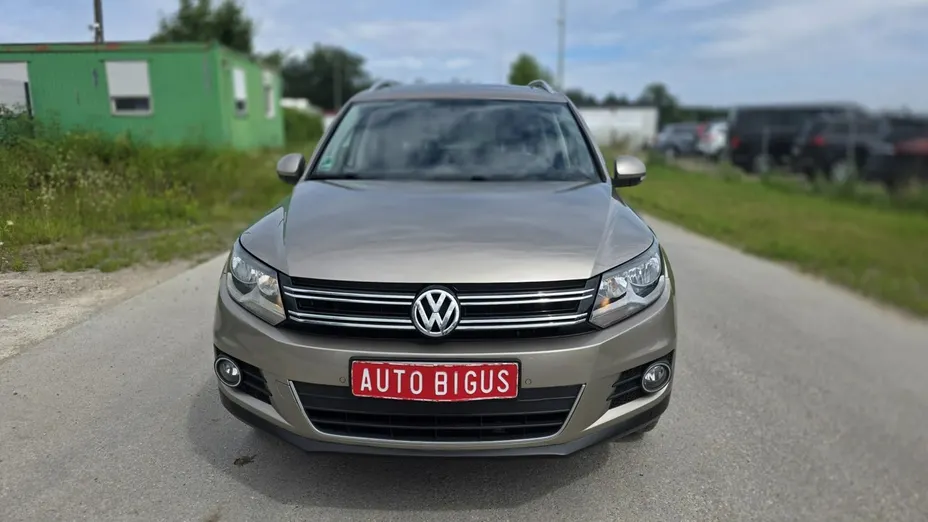 VOLKSWAGEN Tiguan -