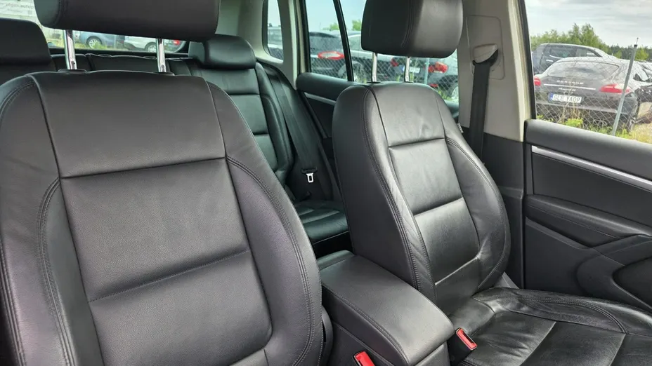 VOLKSWAGEN Tiguan -