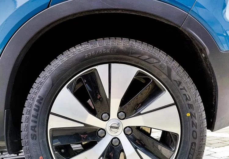 VOLVO XC40 XC40 B4 AWD Plus Dark aut