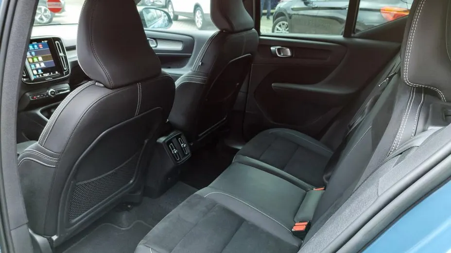 VOLVO XC40 XC40 B4 AWD Plus Dark aut