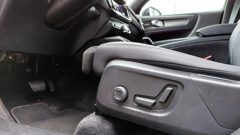 VOLVO XC40 XC40 B4 AWD Plus Dark aut