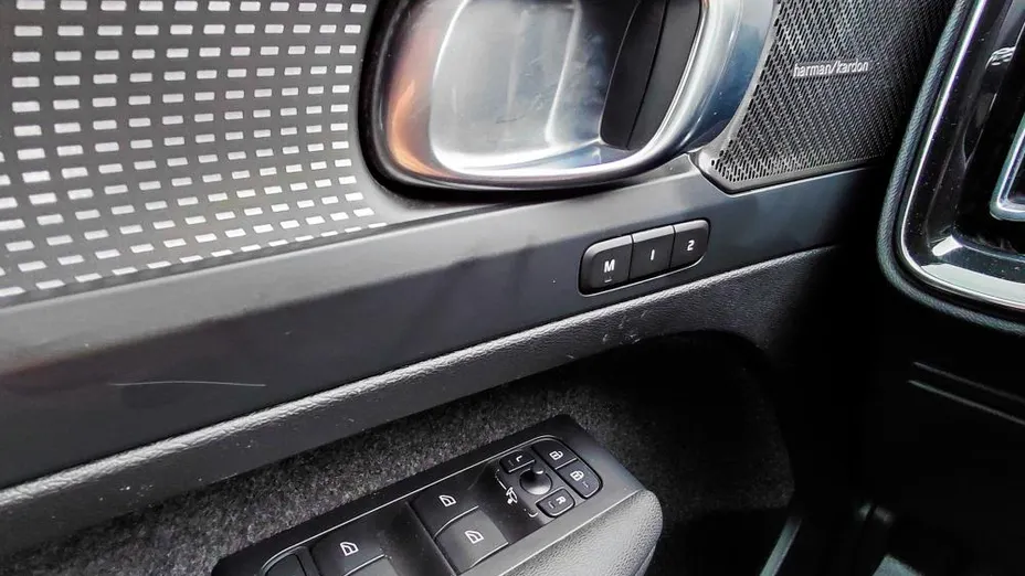 VOLVO XC40 XC40 B4 AWD Plus Dark aut